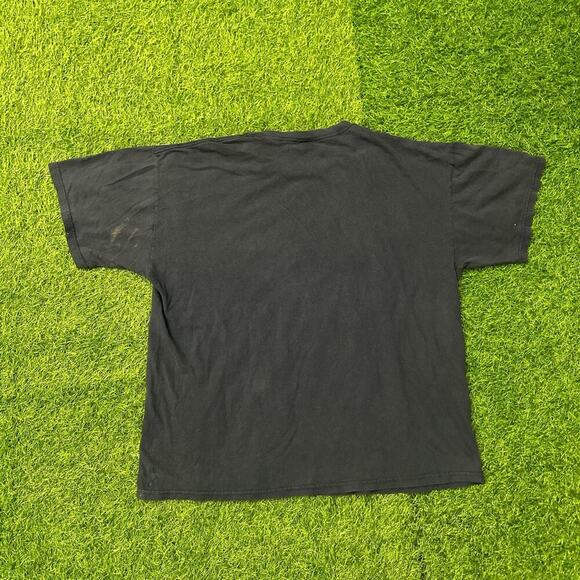 Retro Captain America Classic Marvel GraphicTee - Picture 4 of 4